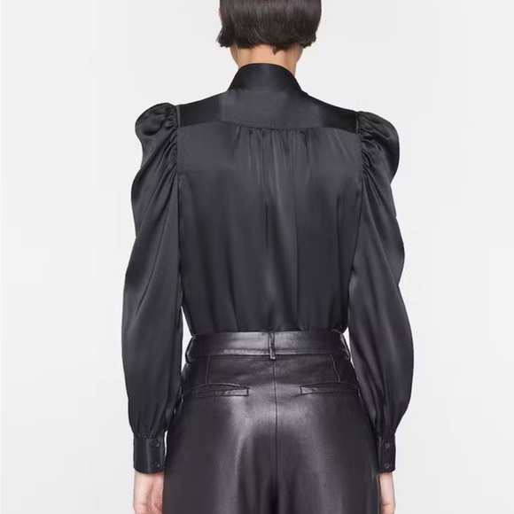 Frame Gillian Long Sleeve blouse in Noir - Picture 3 of 5